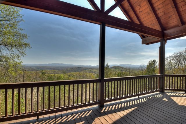 486 Henderson Lane, Mineral Bluff, GA 30559