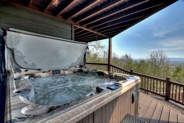 486 Henderson Lane, Mineral Bluff, GA 30559