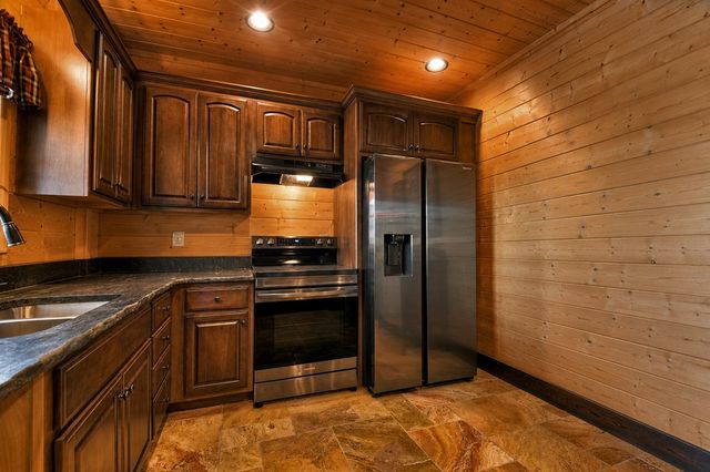 486 Henderson Lane, Mineral Bluff, GA 30559