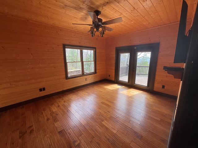486 Henderson Lane, Mineral Bluff, GA 30559