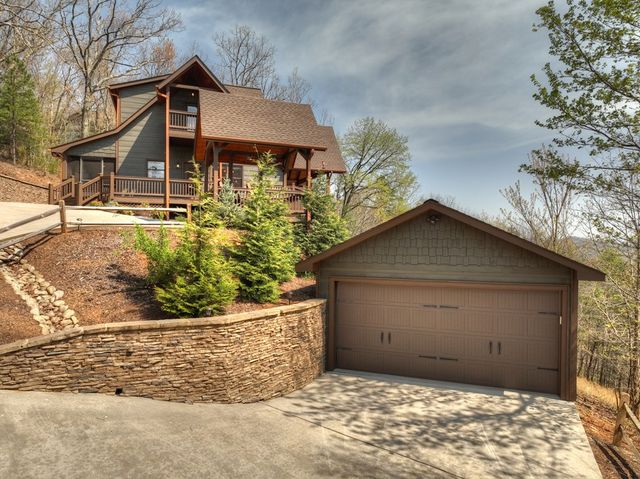 486 Henderson Lane, Mineral Bluff, GA 30559