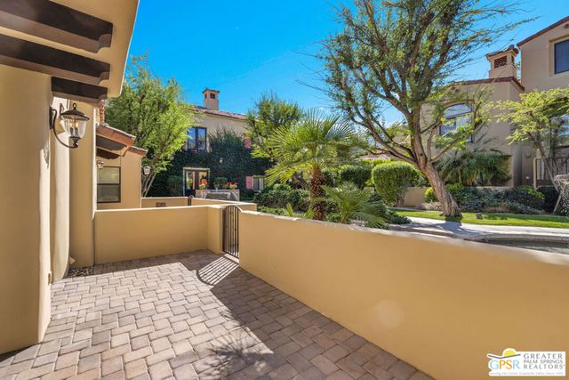 213 Villorrio Drive, Palm Springs, CA 92262