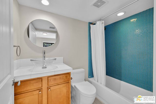 213 Villorrio Drive, Palm Springs, CA 92262