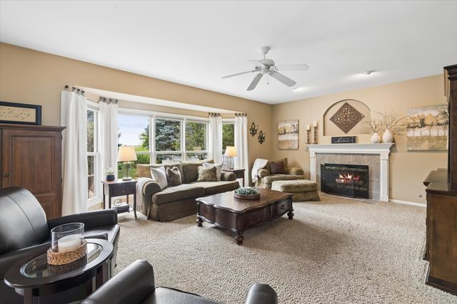 1250 Tunbridge Trail, Algonquin, IL 60102