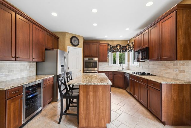 1250 Tunbridge Trail, Algonquin, IL 60102