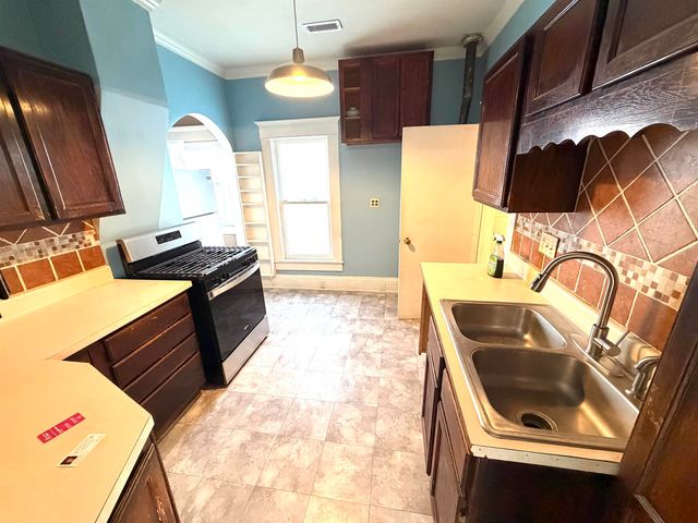 1534 S Main St, Wichita, KS 67213