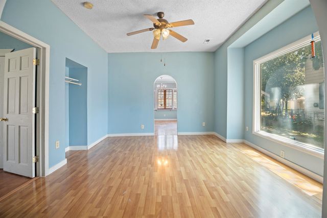 1534 S Main St, Wichita, KS 67213