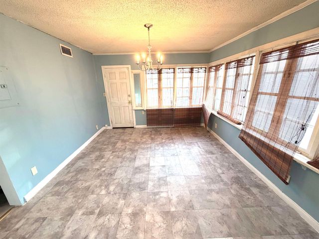 1534 S Main St, Wichita, KS 67213