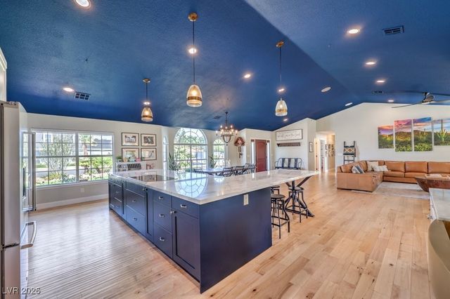 5215 North RILEY Street, Las Vegas, NV 89149