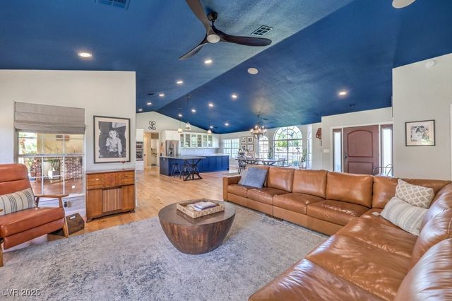 5215 North RILEY Street, Las Vegas, NV 89149