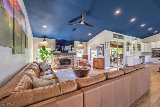 5215 North RILEY Street, Las Vegas, NV 89149