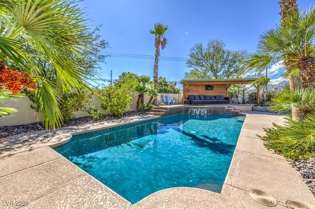 5215 North RILEY Street, Las Vegas, NV 89149