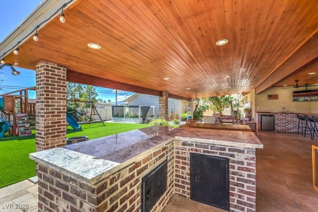 5215 North RILEY Street, Las Vegas, NV 89149