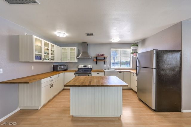 5215 North RILEY Street, Las Vegas, NV 89149