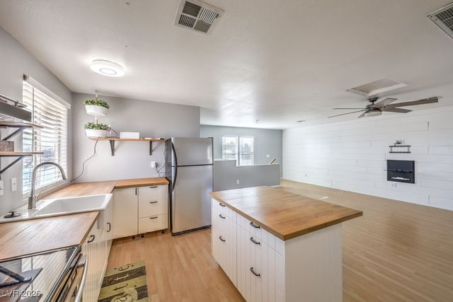 5215 North RILEY Street, Las Vegas, NV 89149