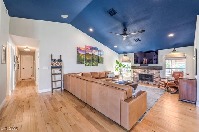 5215 North RILEY Street, Las Vegas, NV 89149