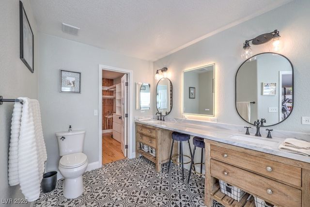 5215 North RILEY Street, Las Vegas, NV 89149