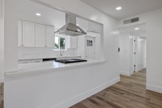 1330 S Clover Street, Visalia, CA 93277