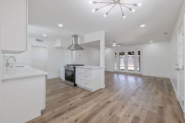 1330 S Clover Street, Visalia, CA 93277