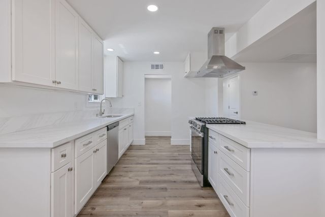 1330 S Clover Street, Visalia, CA 93277