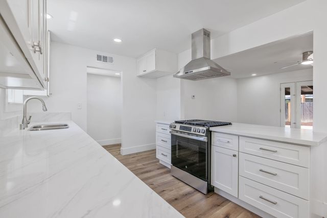 1330 S Clover Street, Visalia, CA 93277