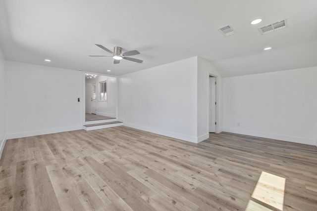 1330 S Clover Street, Visalia, CA 93277