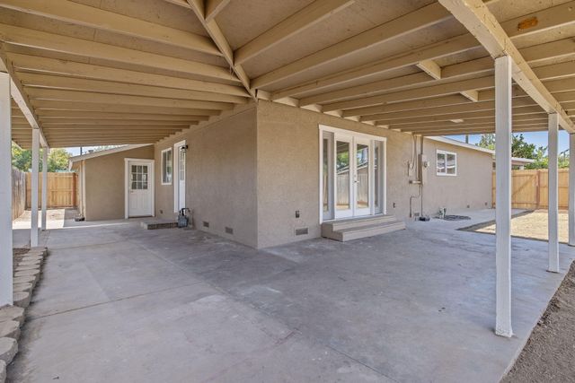 1330 S Clover Street, Visalia, CA 93277