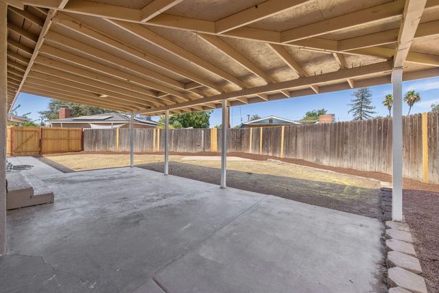 1330 S Clover Street, Visalia, CA 93277