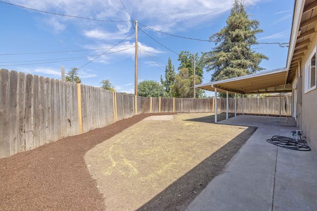 1330 S Clover Street, Visalia, CA 93277