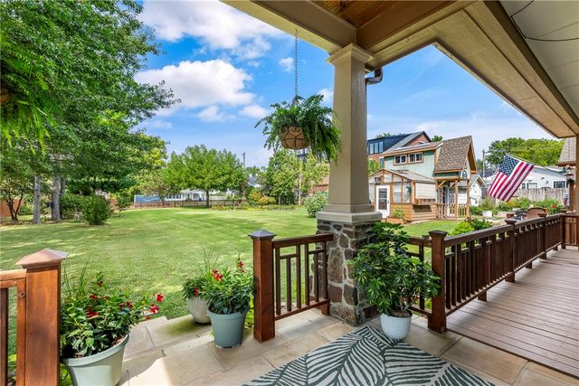 405 NW 5th Street, Bentonville, AR 72712