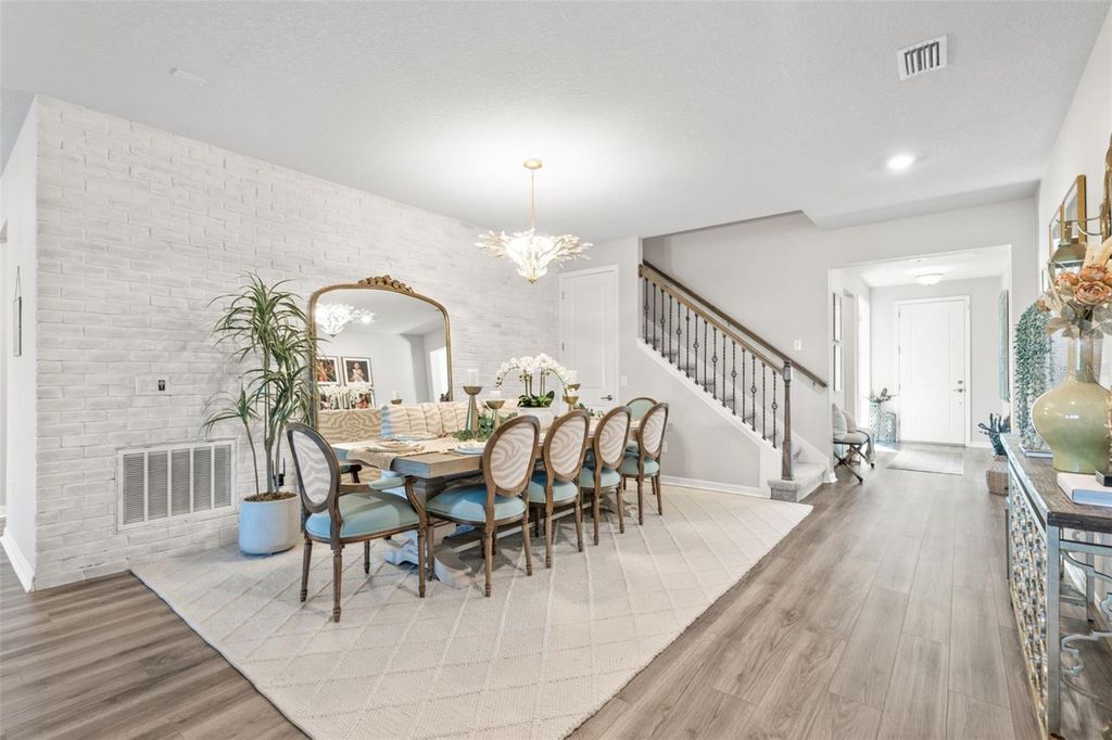 Image 19 of property listing at 19284 BRIARBROOK DRIVE, Tampa, FL 33647