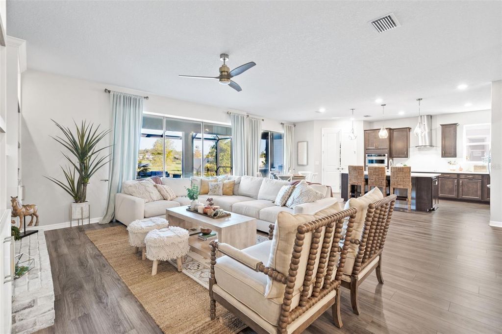 Image 5 of property listing at 19284 BRIARBROOK DRIVE, Tampa, FL 33647