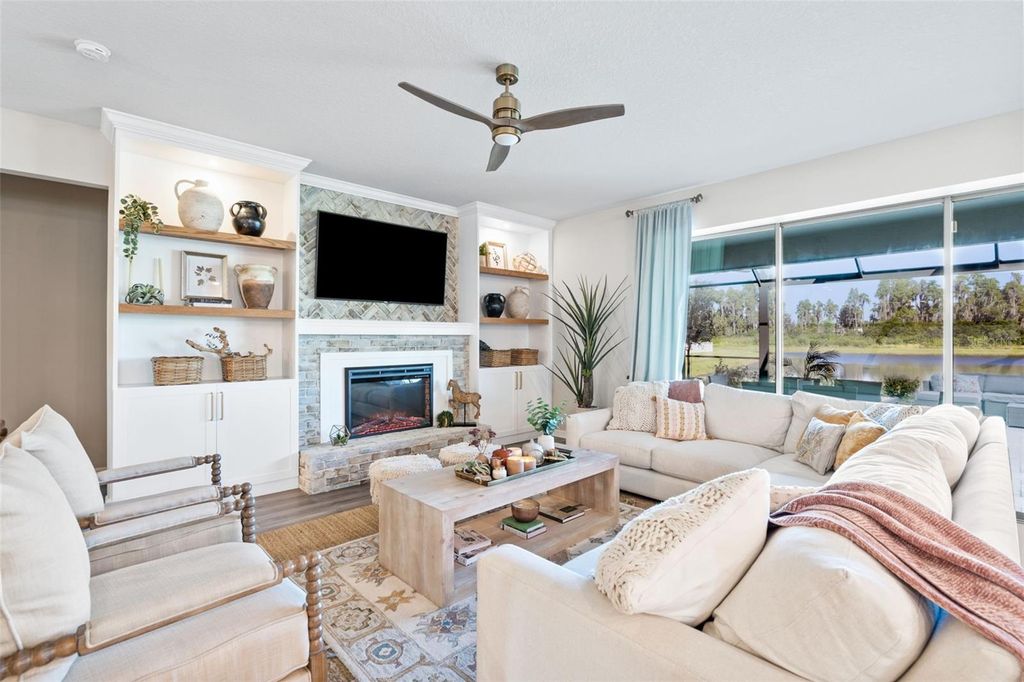 Image 8 of property listing at 19284 BRIARBROOK DRIVE, Tampa, FL 33647