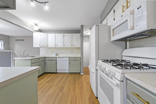 39063 Grennada Street, Livonia, MI 48154