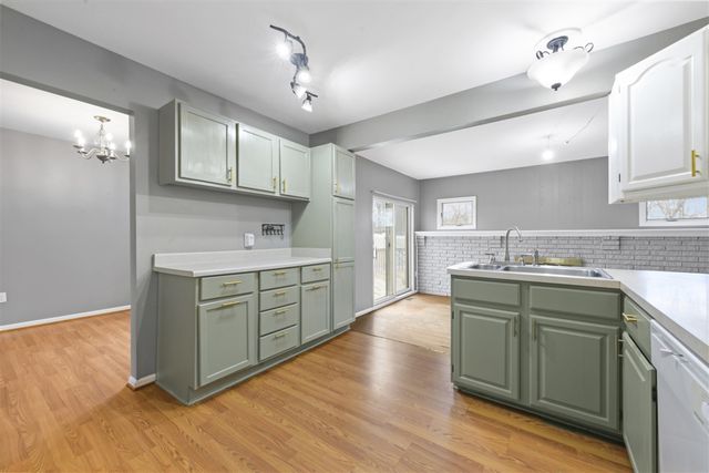 39063 Grennada Street, Livonia, MI 48154