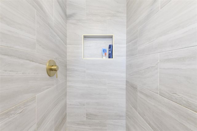 39063 Grennada Street, Livonia, MI 48154