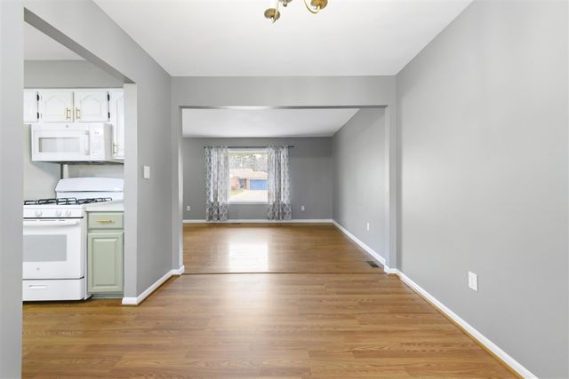 39063 Grennada Street, Livonia, MI 48154