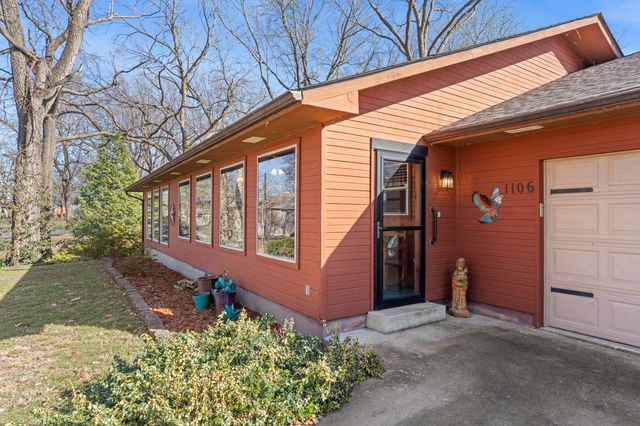 1106 Red Bud Drive, Grove, OK 74344