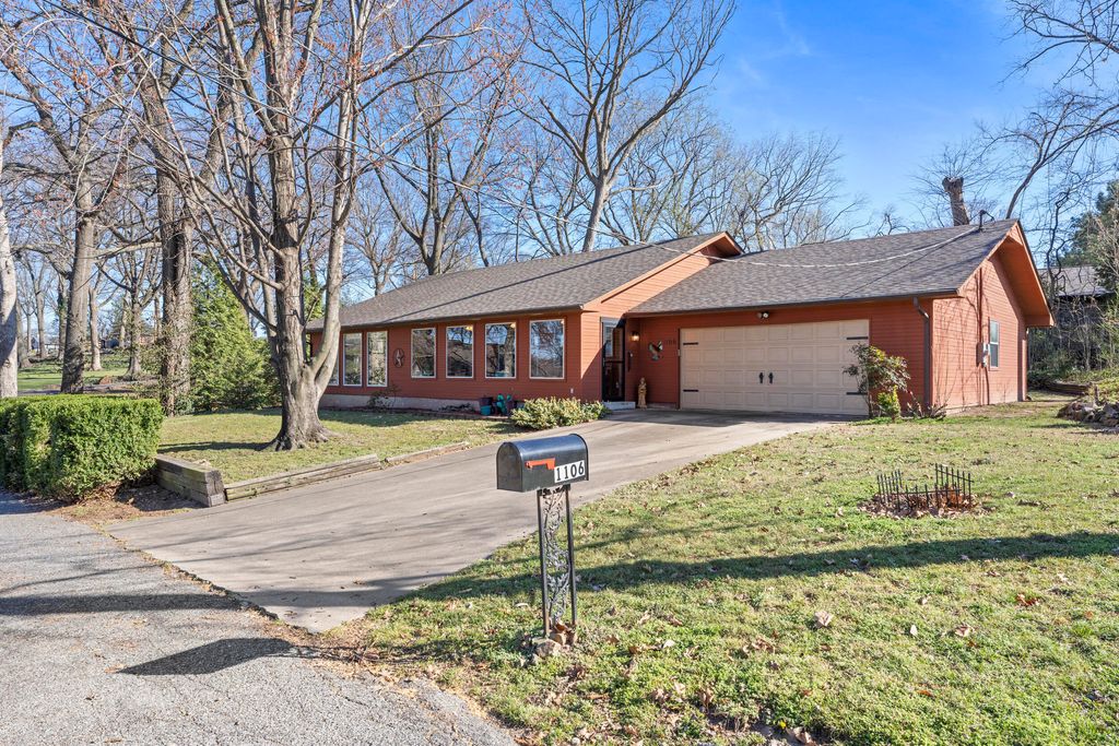 1106 Red Bud Drive, Grove, OK 74344