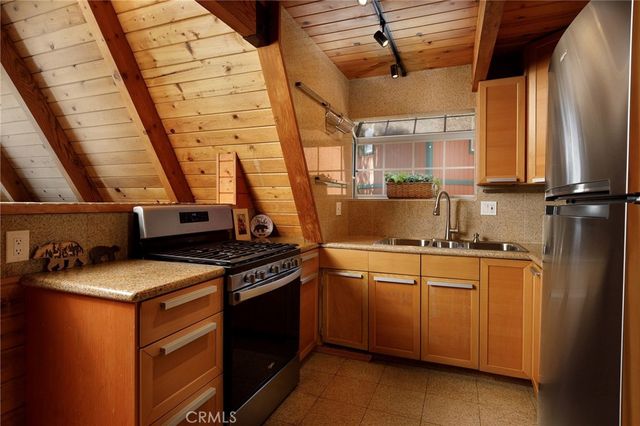 422 Pyramid, Lake Arrowhead, CA 92352