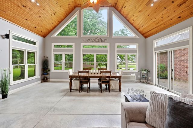 150 Club Lane, Versailles, KY 40383