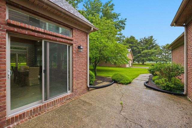 150 Club Lane, Versailles, KY 40383