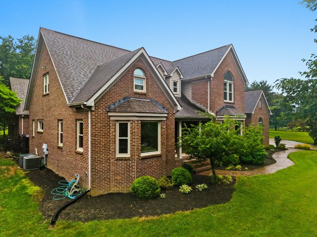 150 Club Lane, Versailles, KY 40383