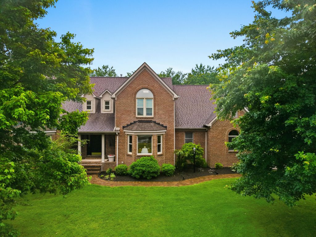 150 Club Lane, Versailles, KY 40383
