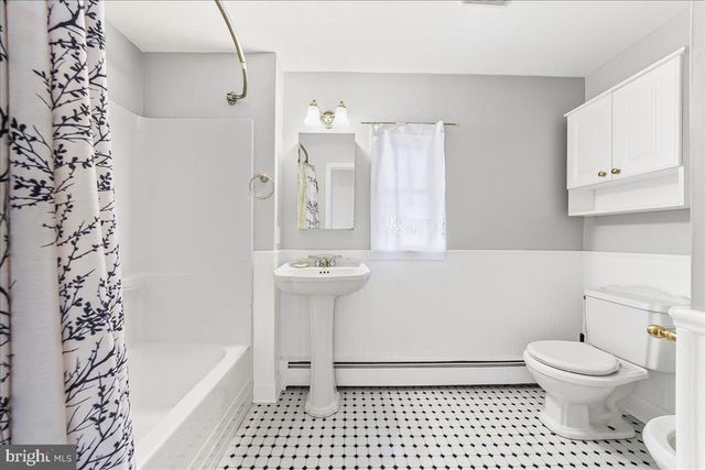 240 W MINER ST, West Chester, PA 19382