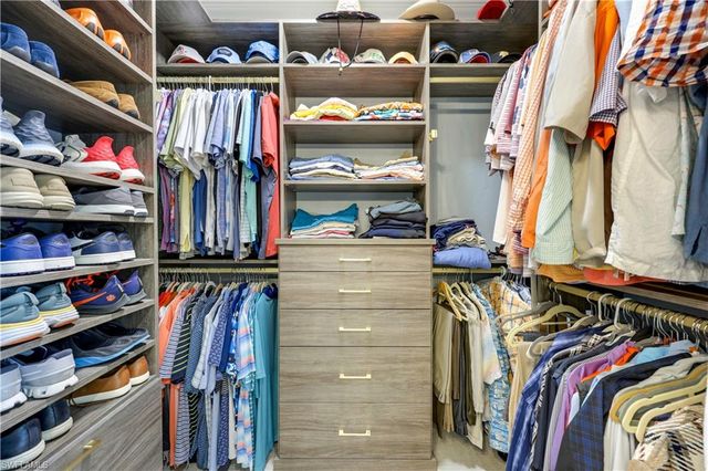 4701 Oak Leaf DR, Naples, FL 34119