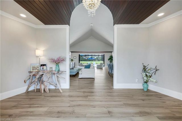 4701 Oak Leaf DR, Naples, FL 34119