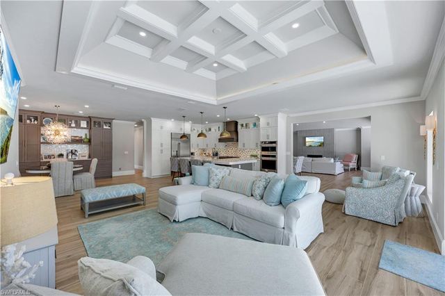 4701 Oak Leaf DR, Naples, FL 34119