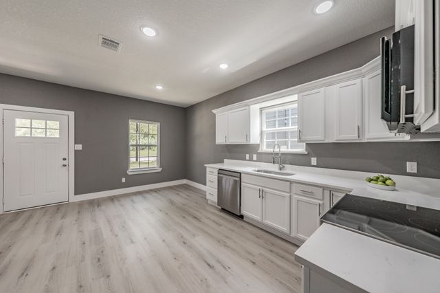 412 Matthew Street, Hillsboro, TX 76645