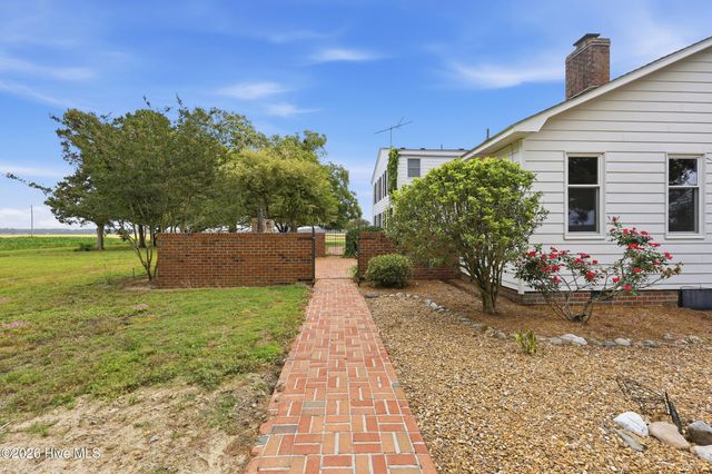 725 Griffin Swamp Road, Elizabeth City, NC 27909